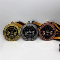 Medalles galvanitzades de tres colors